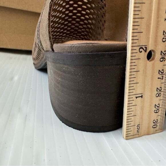 🆕 Lucky Brand Nelwyna brown peep toe perforated design booties size 6 - Picture 11 of 14